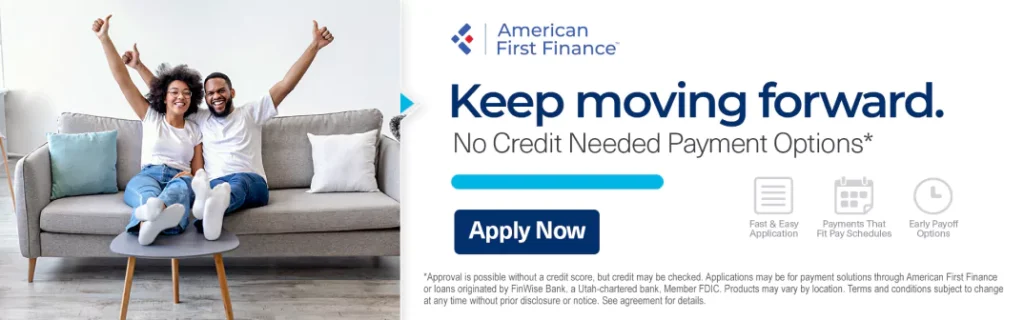 a couple sitting in a couch both happy while doing thumbs up